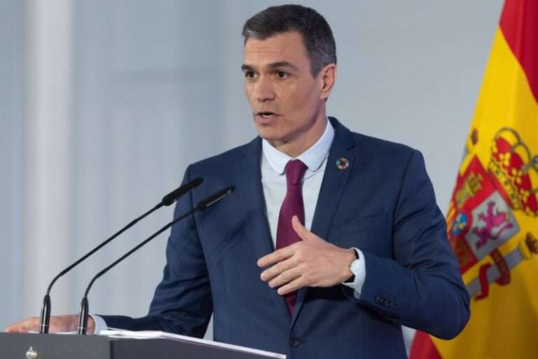 Sánchez anuncia la 'jubilación activa mejorada' de profesionales sanitarios para reforzar la Atención Primaria