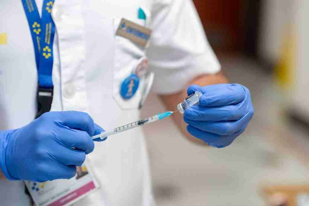 Sanidad y CCAA abren la vacunación con la cuarta dosis a menores de 60 años que lo soliciten