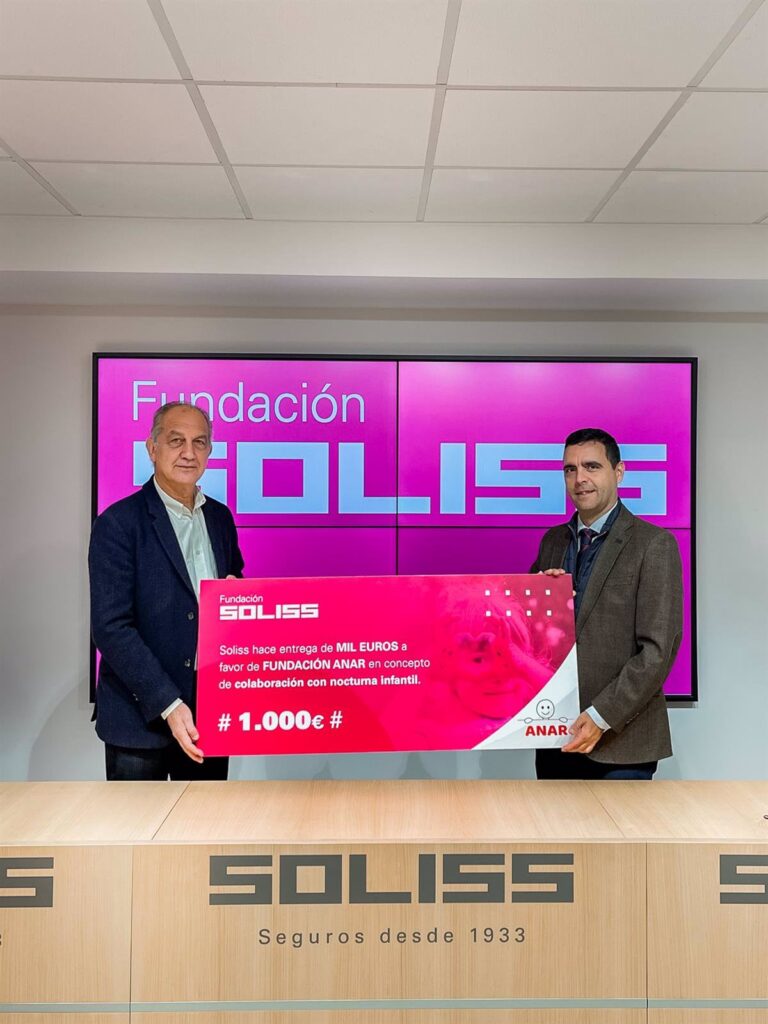 Soliss entrega a Fundación ANAR un cheque de mil euros recaudados en la carrera infantil de 'La Nocturna de Toledo'