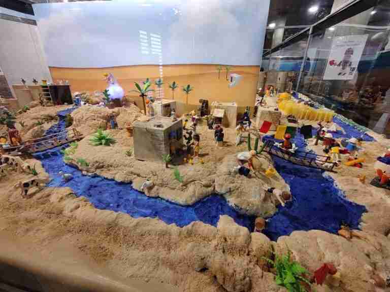 VÍDEO: Miles de Playmobil relatan la historia de la Navidad en el Belén Solidario de Rhosa Pérez en Toledo
