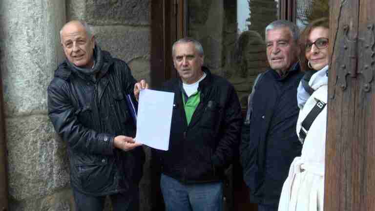 VÍDEO: Vecinos de Río Yedra en Toledo piden intervención de Fomento ante deterioro de viviendas en una carta a Page
