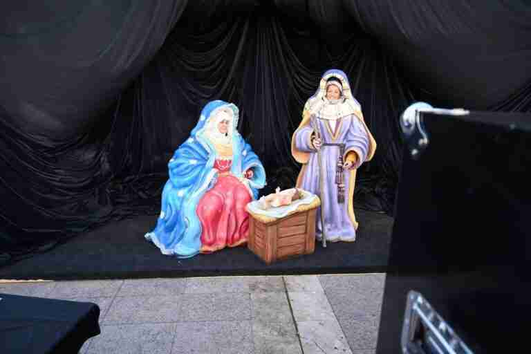 Valdepeñas vuelve abrir su belén napolitano solidario con la posibilidad de imprimir una tarjeta navideña personalizada