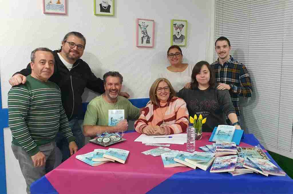 Estudiantes americanos conocen, Ama-Mazu, la última novela de Aurora Rey, en el IV Encuentro Cultural de la Academia Gema Pérez Pinto 1