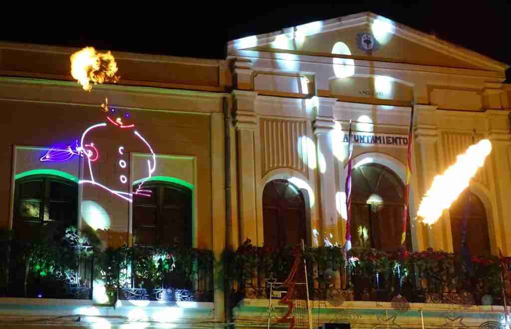Luz, sonido y fuegos artificiales para inaugurar la Navidad en Quintanar de la Orden 4