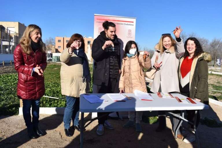 Cuatro asociaciones de Ciudad Real reciben los primeros huertos urbanos de la calle Sol para fomentar la participación