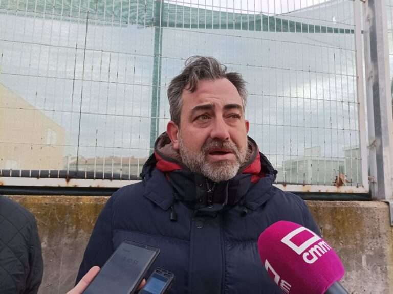 Celada (PP) pide perdón tras cantar el 'Cara al sol' porque "no está bien" pero afirma que no va a dimitir por ello
