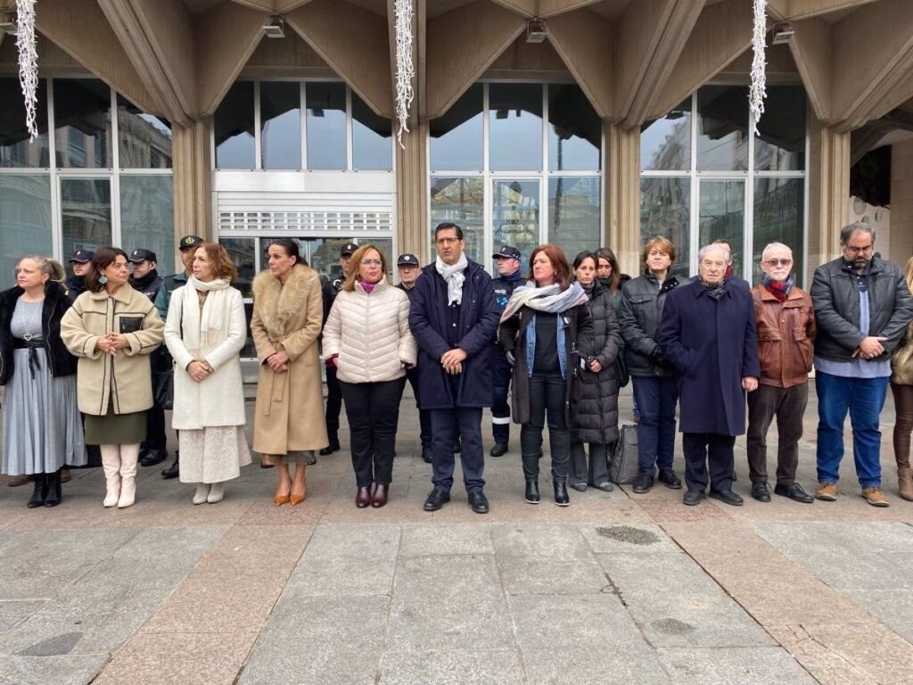 Ciudad Real condena con rotundidad la violencia machista en el minuto de silencio por el caso de Piedrabuena