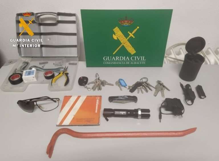 Detenidos dos varones con amplio historial delictivo por forzar y robar en coches de Villarrobledo