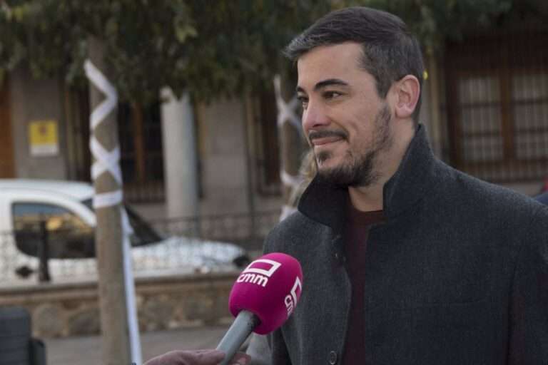 Gascón critica el apoyo de Page a Juan Roig y le afea que esté con "los ultrarricos" en vez de con la mayoría social