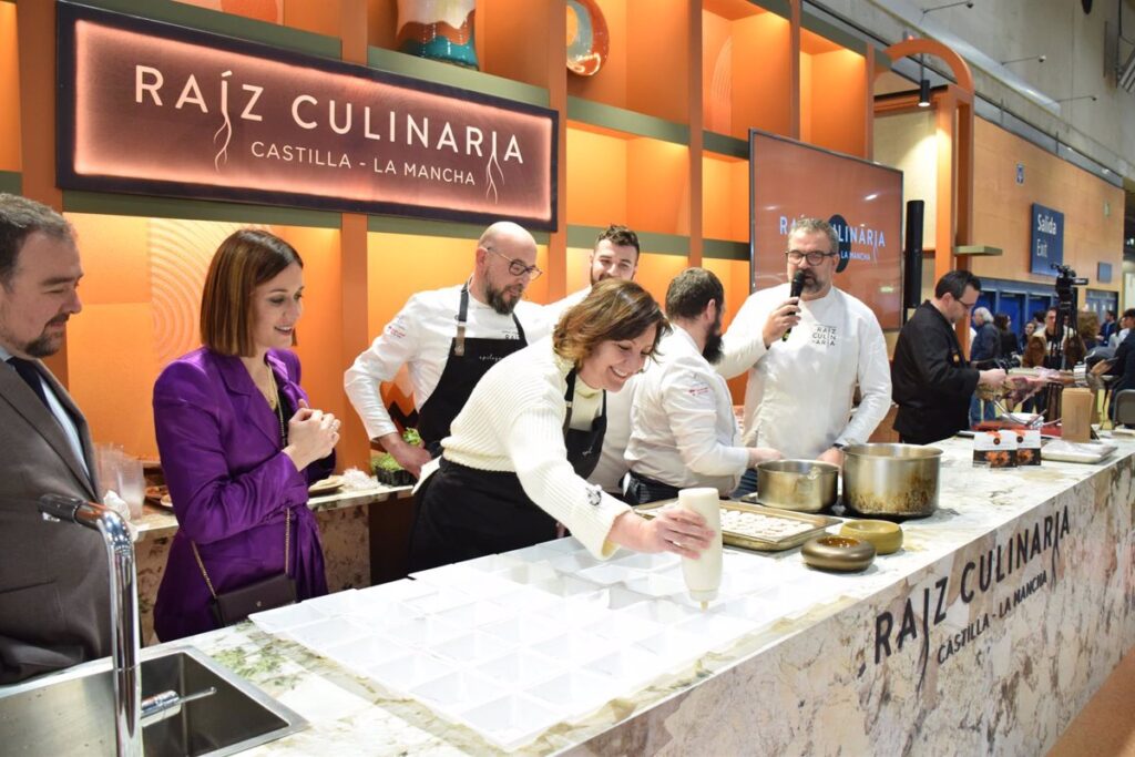 Gobierno CLM reconocerá con chaquetillas y placas a los 82 embajadores de la marca gastronómica regional Raíz Culinaria