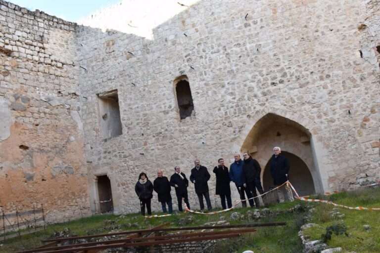 Junta avanza el inminente inicio de las obras de restauración de la barbacana de la Plaza de la Provincia de Cifuentes