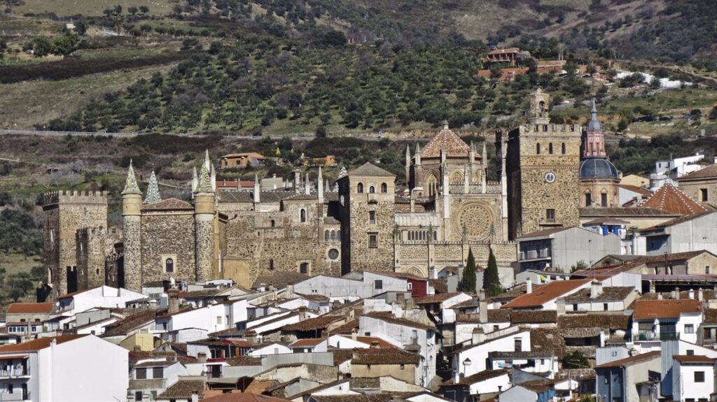 La Virgen de Guadalupe de Extremadura y la Guadalupana de México se hermanarán el 13 de febrero en el monasterio español