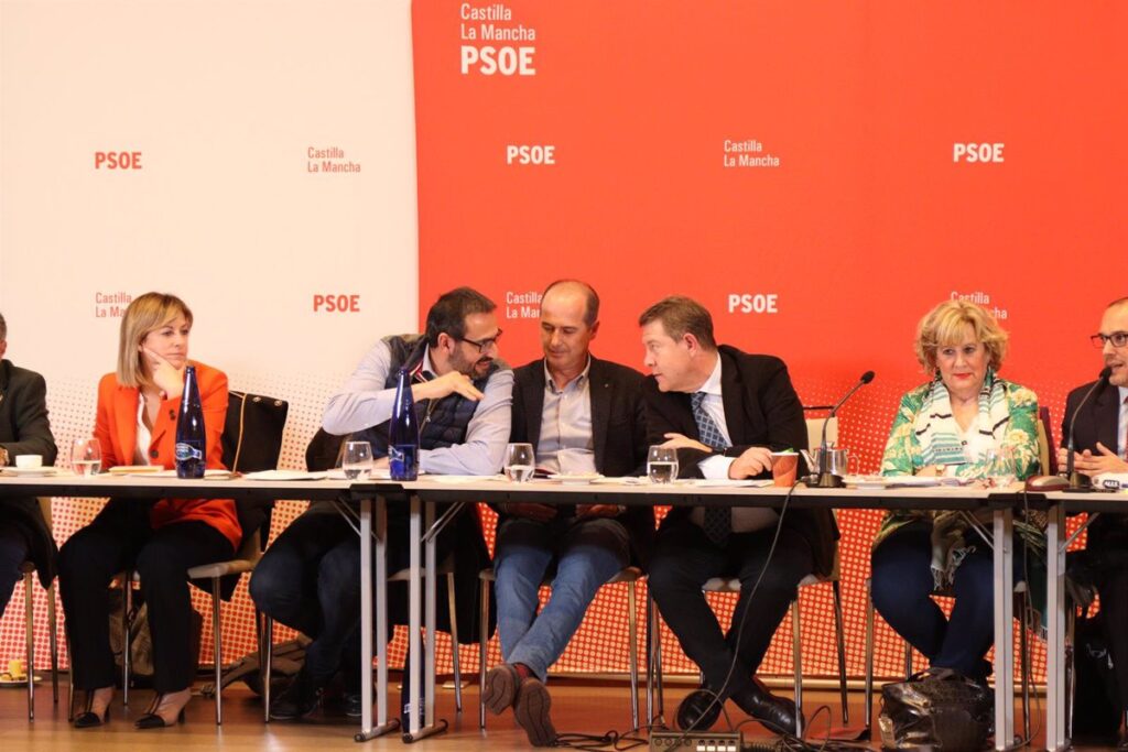 PSOE acusa a Núñez de ser "el más radical de España" para gobernar con Vox mientras que Feijóo intenta excluirlo