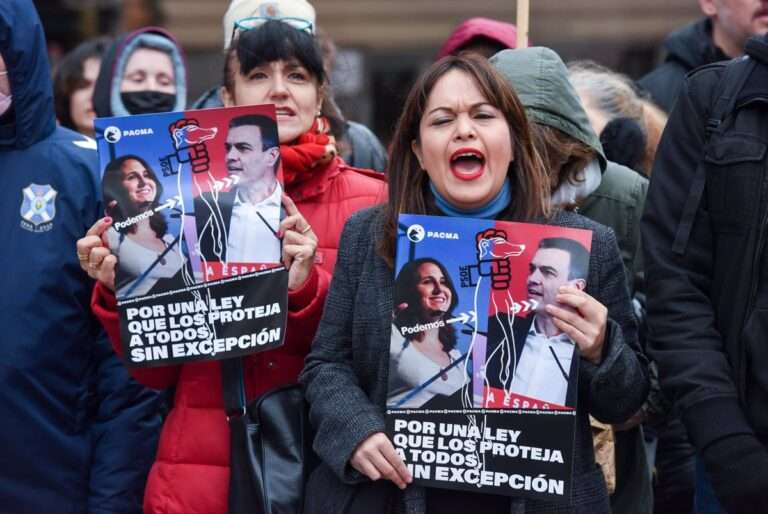 Pacma acusa al Gobierno de "favorecer" a Page con la Ley de Bienestar Animal: "Los perros de caza quedan desamparados"