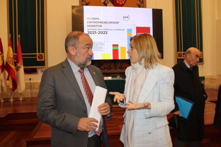 Picazo aboga por construir un puente "sólido y fluido" entre la Universidad y el tejido económico