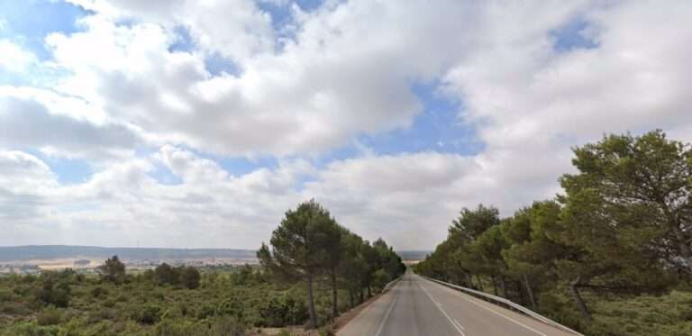 Restablecido el tráfico en la CM-211 en Campillo de Altobuey (Cuenca), cortada tras el vuelco de un camión