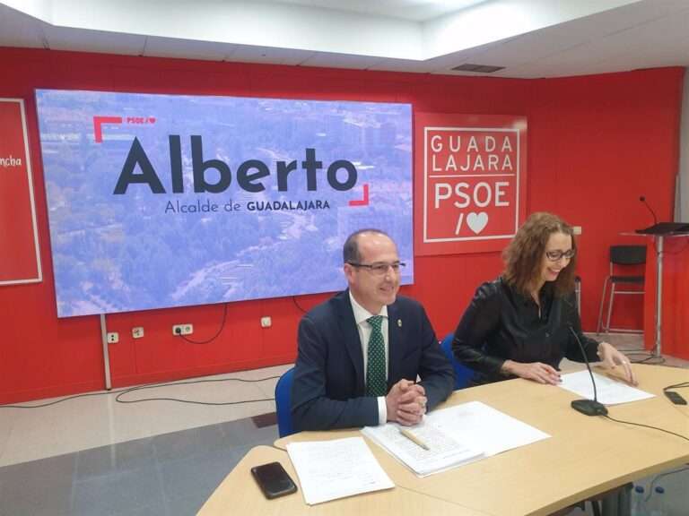 Rojo ve en su contrincante del PP a la Alcaldía de Guadalajara el "tapón a la hemorragia" que"tratan de ocultar"