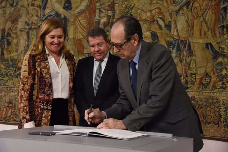 Toledo salda su deuda con Rafael Canogar y acogerá 31 obras del artista en una muestra permanente que seguirá creciendo