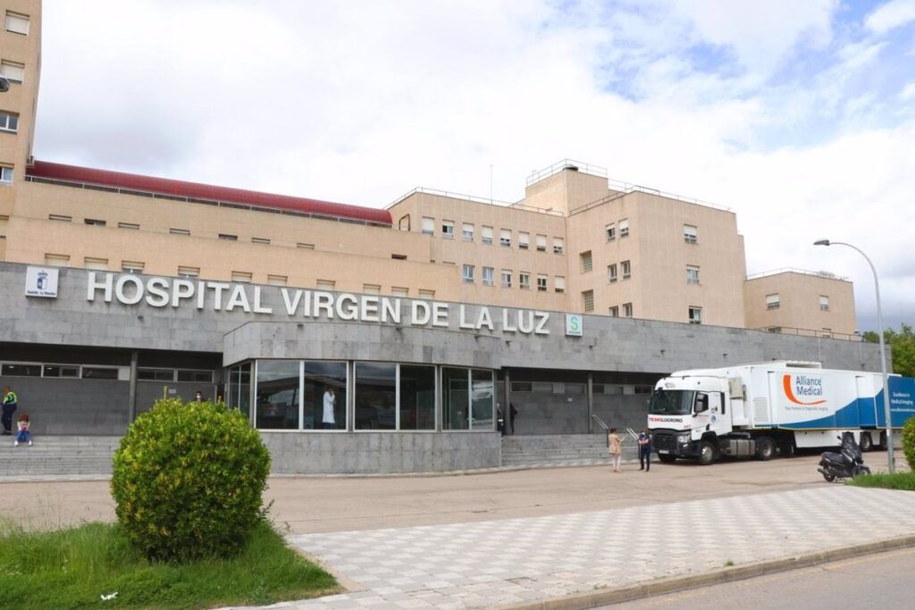 Trasladan al hospital a un trabajador tras sufrir un aplastamiento en la pierna en Villar de Domingo García