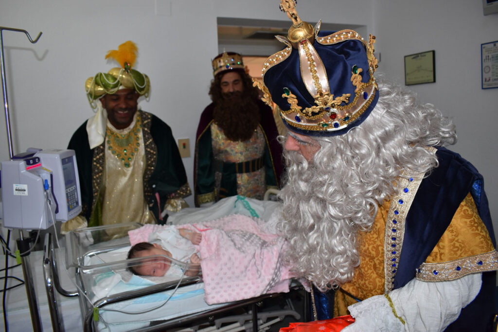 majestades reyes magos visitaron hospital puertollano