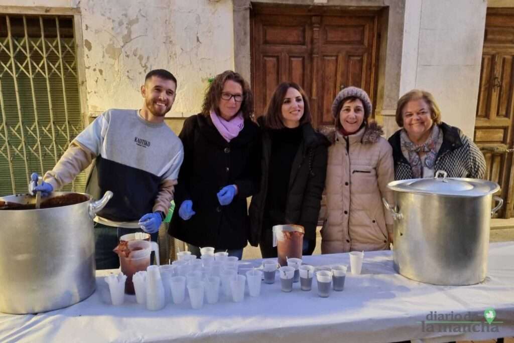 Un año más, Quintanar disfruta de un gran Roscón Solidario y chocolate a beneficio de Asprodiq 20