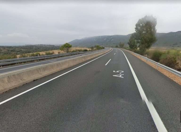 Abierta al tráfico la A-5, en Talavera de la Reina, cortada tras el vuelco de un camión