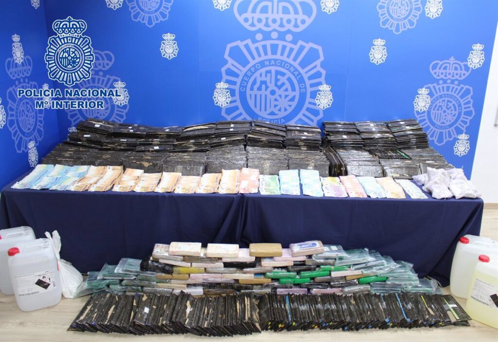 Sucesos.-Intervenidos 600 kilos de 'coca' en cajas de fruta en una operación con 38 detenidos en varias provincias