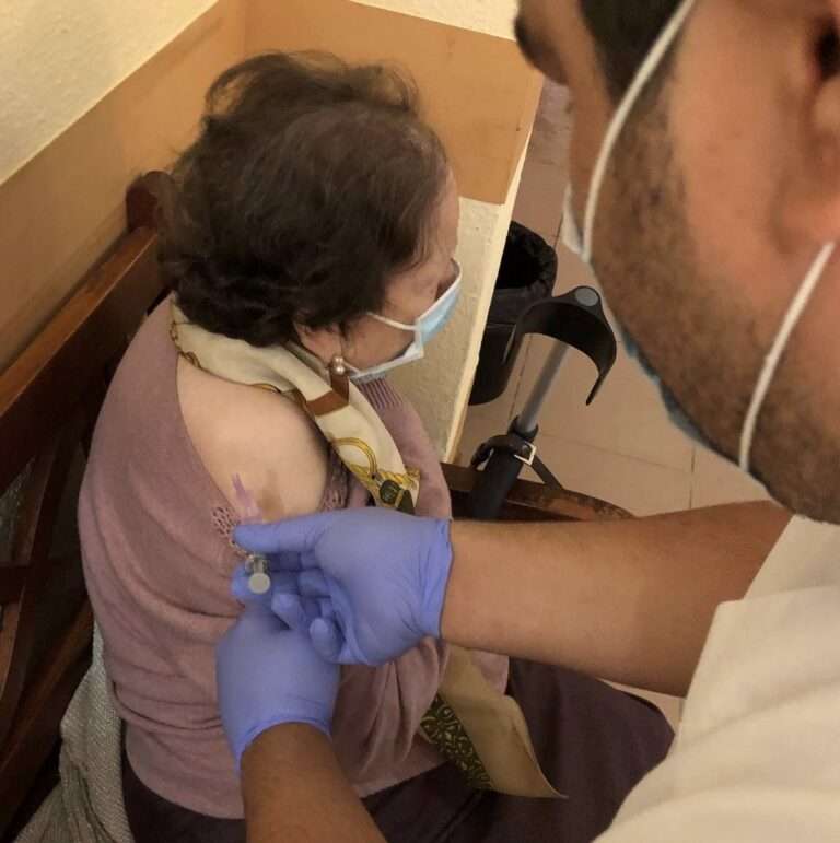 El 73,76 de los mayores de C-LM se ha vacunado contra la gripe, cerca del objetivo del 75% de Sanidad