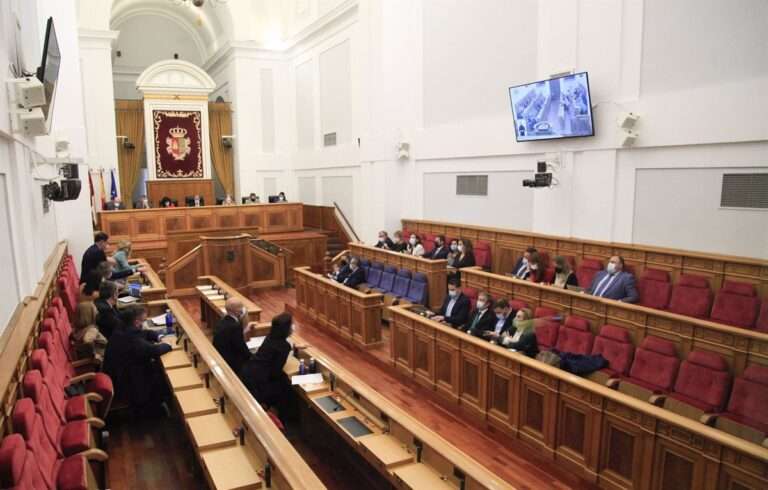 El pleno de las Cortes vota el jueves los proyectos de ley de Coordinación de Policías Locales y Vías Pecuarias