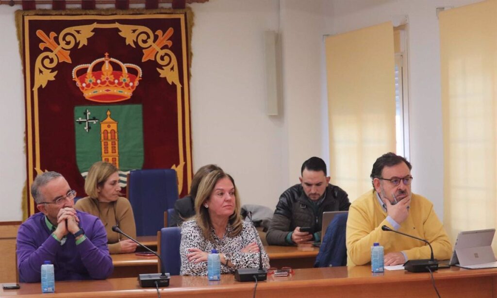 El pleno del Ayuntamiento de Cabanillas oficializa la salida de Jaime Celada, que es sustituido por Yolanda Castillo