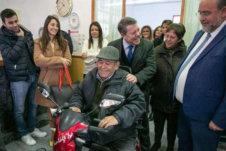 García-Page coloca la primera piedra de la residencia para personas mayores en Quintanar del Rey