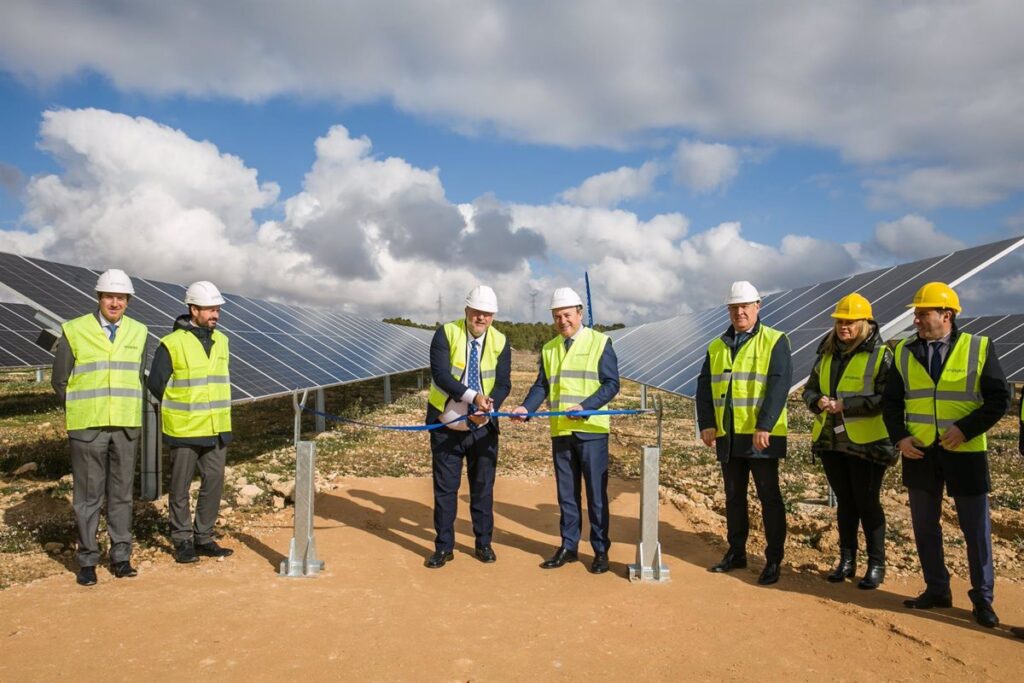 Inauguradas dos plantas fotovoltaicas en Minglanilla y Graja de Iniesta que aportarán 100 Mw a la provincia de Cuenca