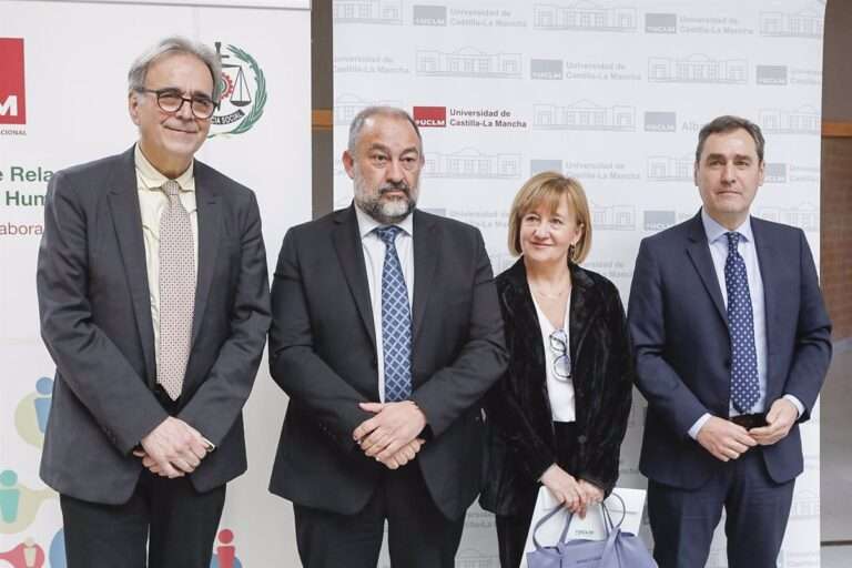 Investigaciones sobre reforma de Seguridad Social y anteproyecto de Ley de Familia ganan los Premios 'Lola Martínez'