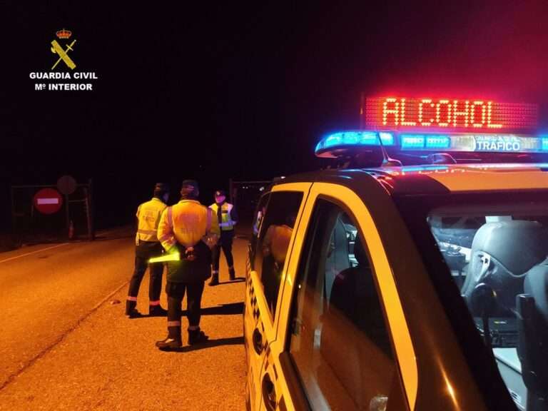 Investigado el conductor de un camión que cuadruplicó tasa de alcoholemia a la altura de Mudúex (Guadalajara)