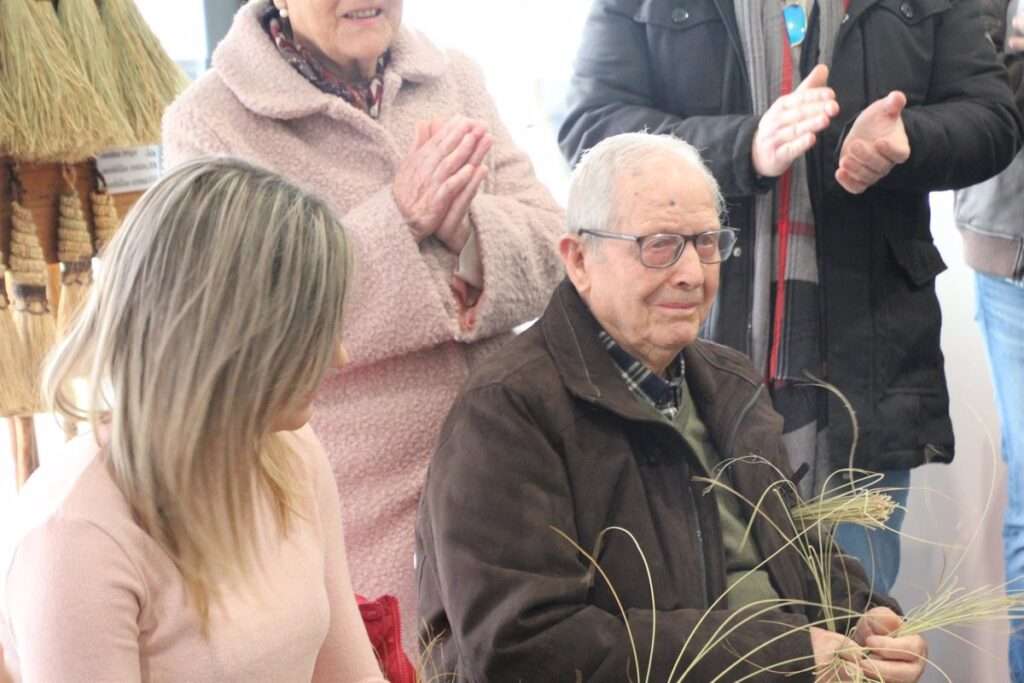 La Universidad Popular de Albacete reconoce a Pascual Navarro su contribución a la divulgación del esparto