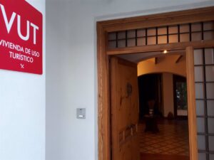La regulación de apartamentos turísticos de Toledo verá la luz en días y evitará que alquilar en el Casco "sea tan caro"