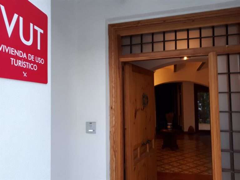 La regulación de apartamentos turísticos de Toledo verá la luz en días y evitará que alquilar en el Casco "sea tan caro"