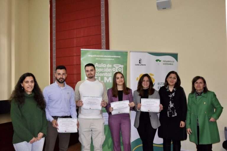 Marta Tapiador y María Cárceles, premiadas por el Aula de Educación Ambiental de la UCLM