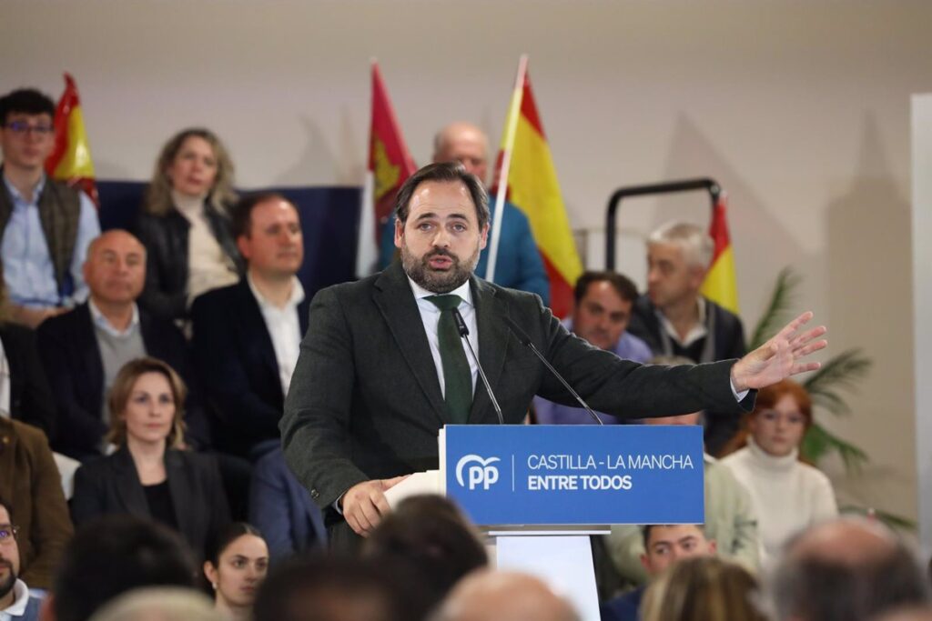 Núñez desacredita críticas de Page a Nogueras por apartar la bandera y recuerda que PSOE apoyó despenalizar su ultraje