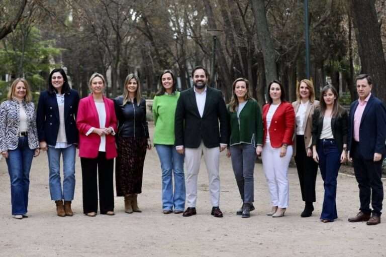 Núñez ensalza la defensa del PP por la mujer: "Reprobamos siempre actitudes machistas, también en nuestro partido"