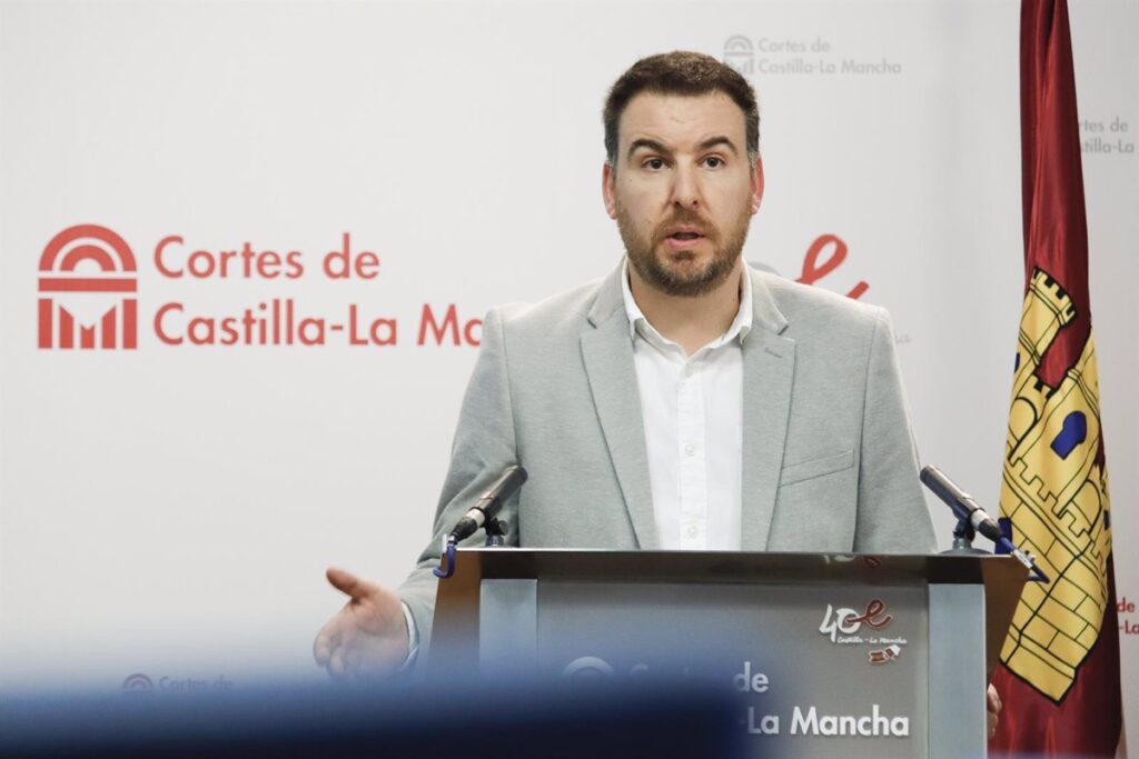 PSOE pregunta al PP por qué rechaza gobernar con Vox en España y los ayuntamientos pero defiende hacerlo en C-LM