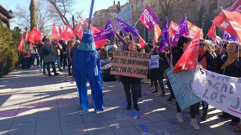 Sindicatos se reúnen el lunes 27 con Junta para pedir implicación en el conflicto laboral de trabajadoras de limpieza