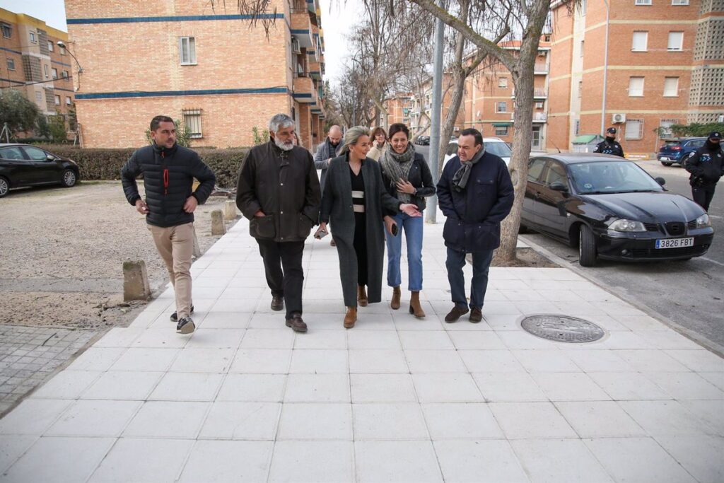 Tolón supervisa la remodelación del acerado y calzadas en 7 calles de la zona antigua del barrio del Polígono en Toledo