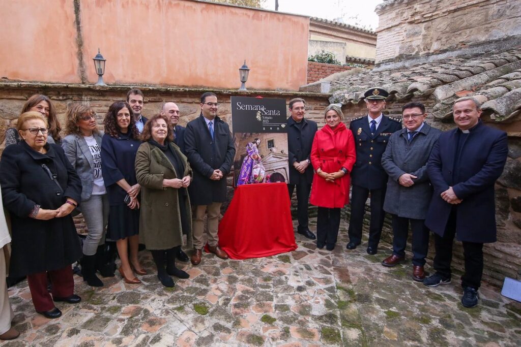 Una imagen de Jesús Nazareno del siglo XVIII procesionando por Toledo, cartel de la Semana Santa 2023 de la ciudad