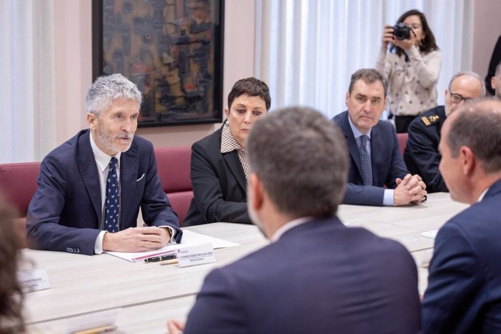 VÍDEO: Marlaska pide al PP que vote "no" a la moción de censura de Vox en vez de "tirar la piedra y esconder la mano"