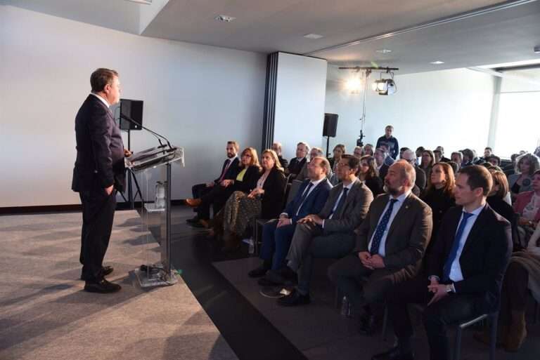 VÍDEO: Page anuncia la llegada de dos grandes empresas a Puertollano que generarán alrededor de 500 puestos de empleo