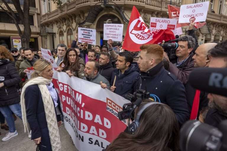 VÍDEO: Trabajadores Ingeteam se manifiestan reclamando a Díaz que los defienda y esta pide a la empresa que negocie