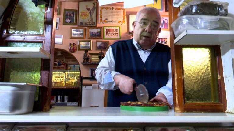 VÍDEO: Víctor, 36 años regentando la pizzería Las Cancelas: "Don Quijote pediría una margarita, Sancho una doble masa"