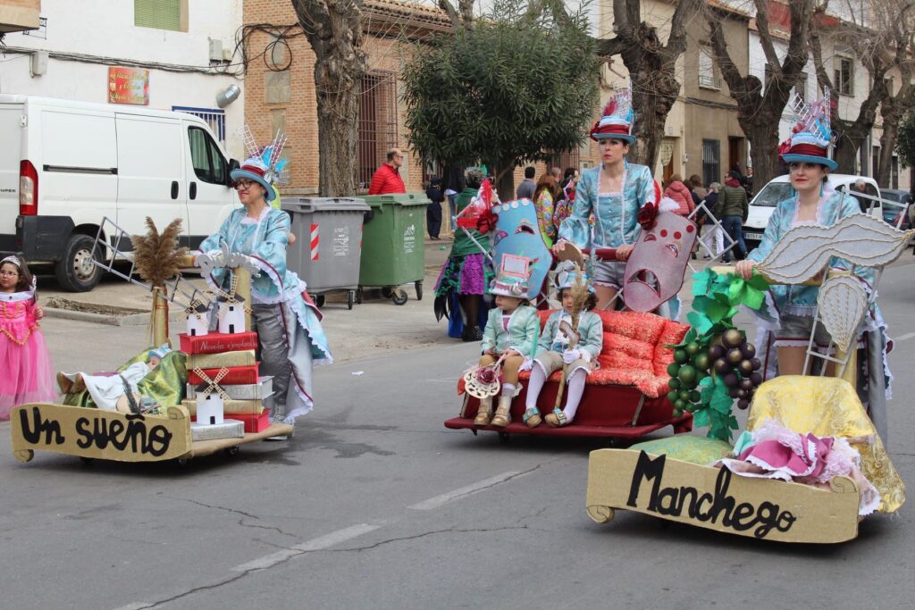 Los míticos “Harúspices”, con su espectáculo “Herejía”, se alzan con el primer premio del Concurso Regional de Carrozas de Villarrubia de los Ojos 1