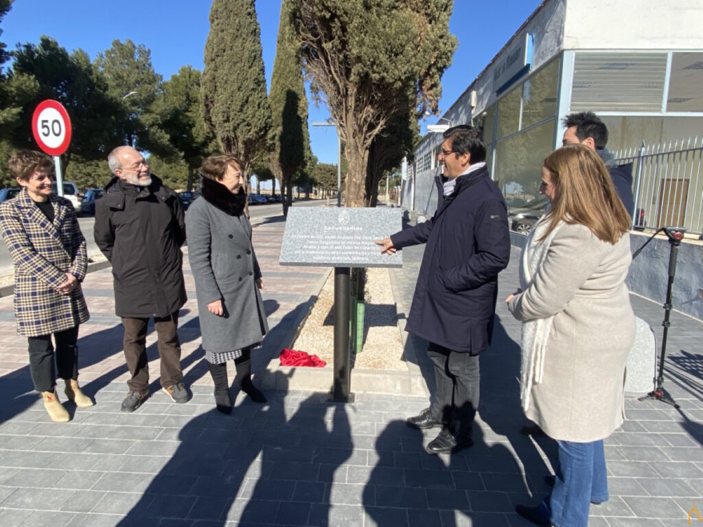 inauguran paseo del cementerio en socuellamos